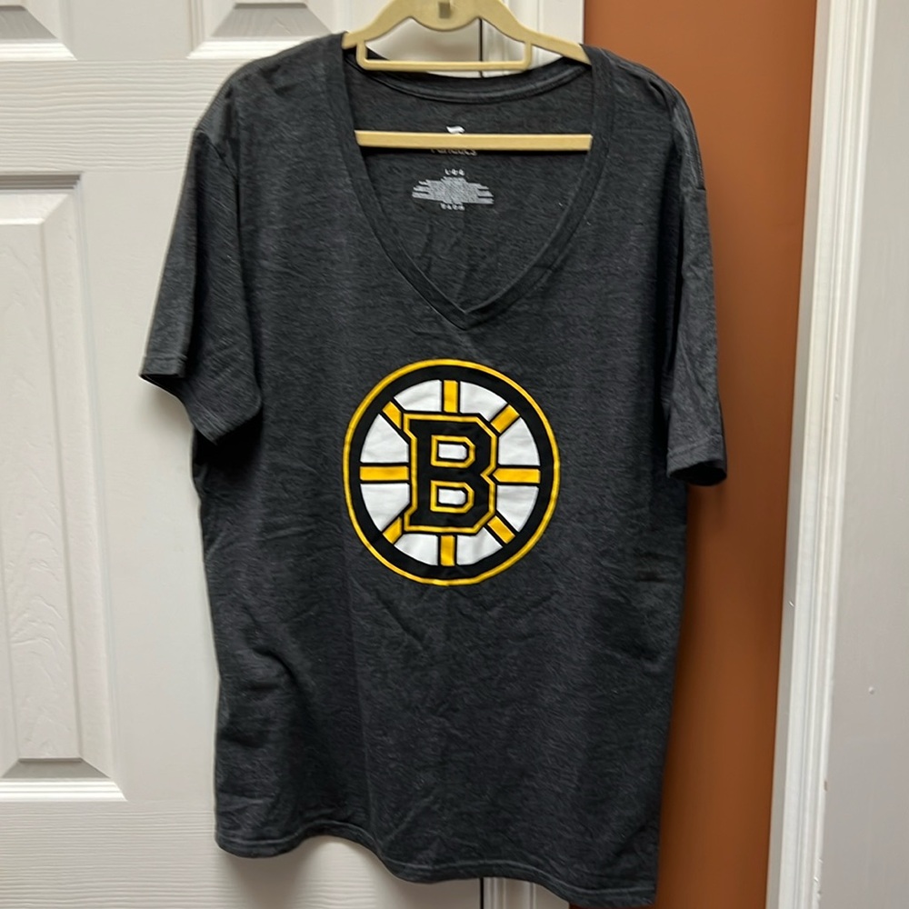 Fanatics Womens L Boston Bruins V Neck Shirt. New!
